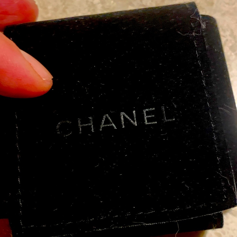 Elegant Gold and Red Stud Earrings authentic Chanel, brand new, must have! - Picture 4 of 5